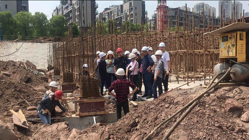 建筑施工总承包合同范本解析：北京地区常见条款与注意事项